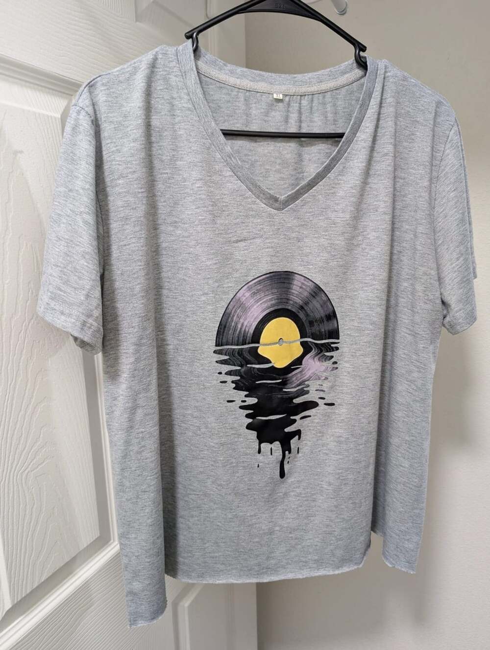Unbranded Vinyl Record Graphic T-Shirt Size XL Gray V-Neck